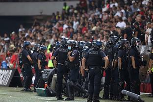 足球世界杯再次出现误判，慢镜头疯传（世界杯再现疑似误判，慢镜头刷屏网络）