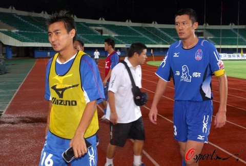 半场战报：美因茨0-1佛罗伦萨，佐姆破门