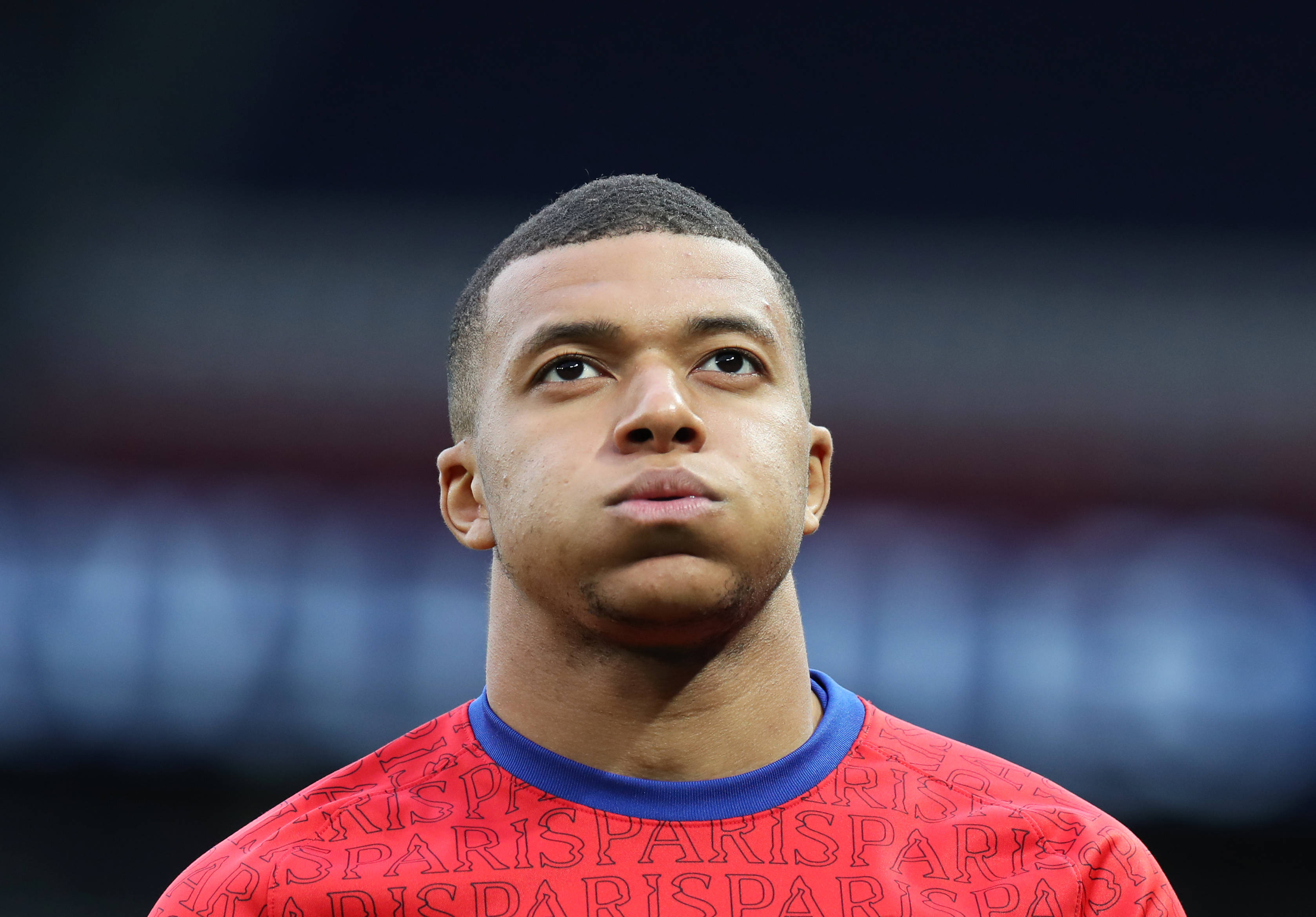 皇家马德里有意出人意料地任命阿隆索为新任主教练，而伯纳乌球员则被指控“扰乱秩序”。