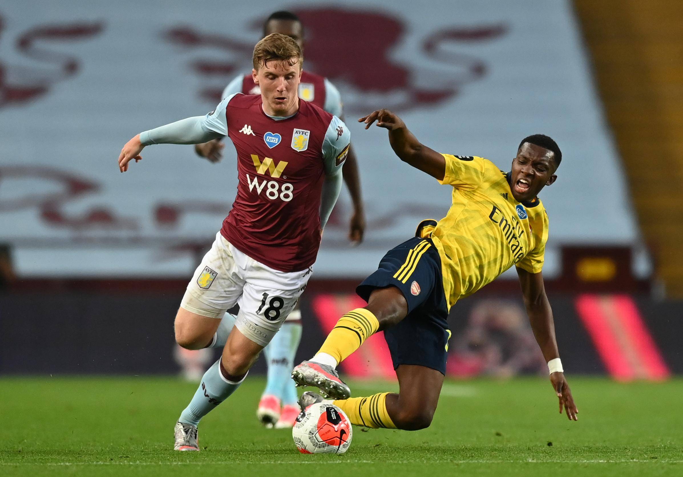 足球意甲射手榜竞争激烈，三人同进12球并列领跑（意甲射手榜白热化：三人各入12球并列榜首）