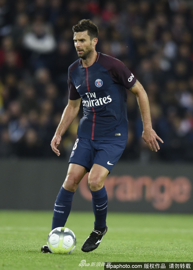 篮球勇士替补球员表现优异