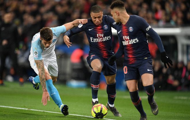 离谱！因内裤颜色与裁判发生争吵，印度球队果阿队长赛前染红