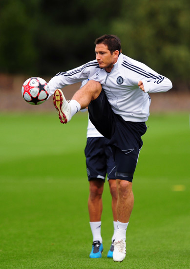 霍伊伦本赛季10场联赛制造5球，上赛季32场英超仅制造4球（霍伊伦今季联赛10战参与5次进球，上季英超32场仅4次）