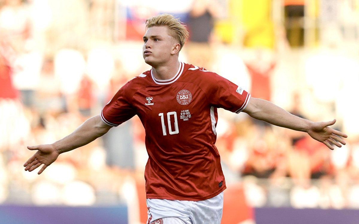 英超曼联和铁锤帮踢平，胖虎大力轰门式传球助攻达洛特种瓜得豆！