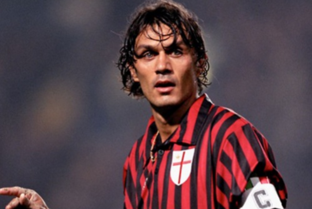 2025／26赛季英超：1亿欧炸裂报价！曼联要从皇马抢走巴尔韦德（英超2025／26：曼联砸1亿欧强挖皇马中场巴尔韦德）