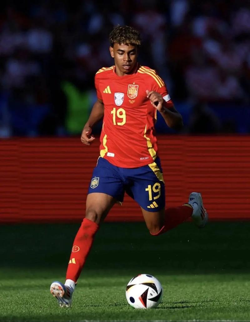 英超巅峰对决！海外情报：切尔西1-2阿森纳（英超焦点大战：海外消息称阿森纳2-1击败切尔西）