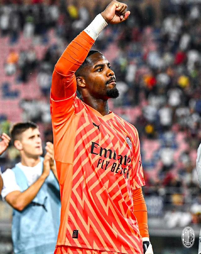 泰山93届5将指望不上了，张弛+郑铮参加教练培训班 无缘国字号后卫