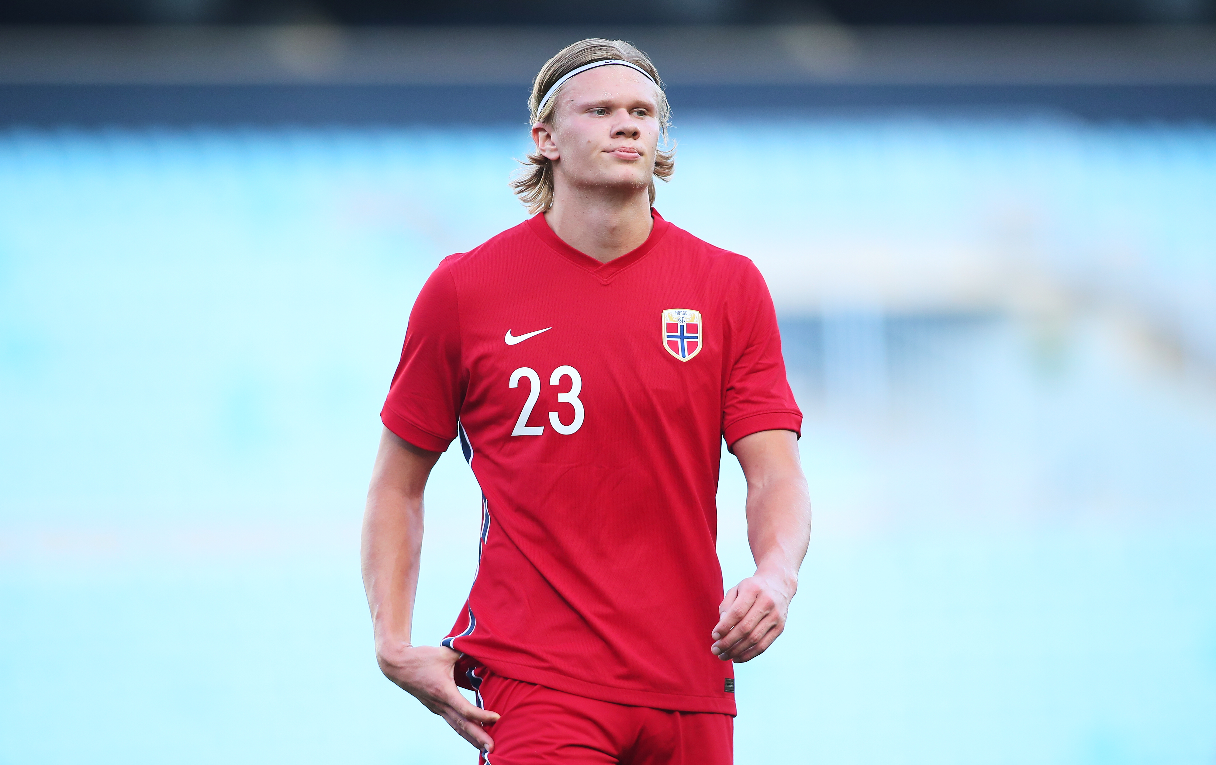 这工资拿得太舒服了！什琴斯尼加盟巴萨后仍未出场（薪水照拿不上场！什琴斯尼加盟巴萨至今仍未完成首秀）