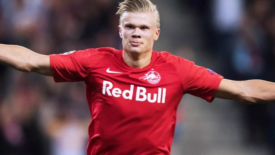 中场核心连续突破防守制造射门机会