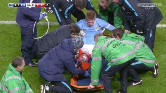 杠上！卡拉格喷费迪南德：草根代言人，怎么不聊聊世界杯票价（正面刚！卡拉格怼费迪南德：既是草根代言人，何不谈谈世界杯票价？）