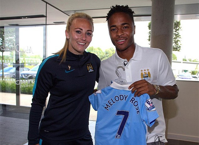 罗马诺：曼联已接触内维斯经纪人 皇马不热衷于冬窗操作（罗马诺：曼联已与内维斯经纪团队接触，皇马对冬窗引援兴趣不大）